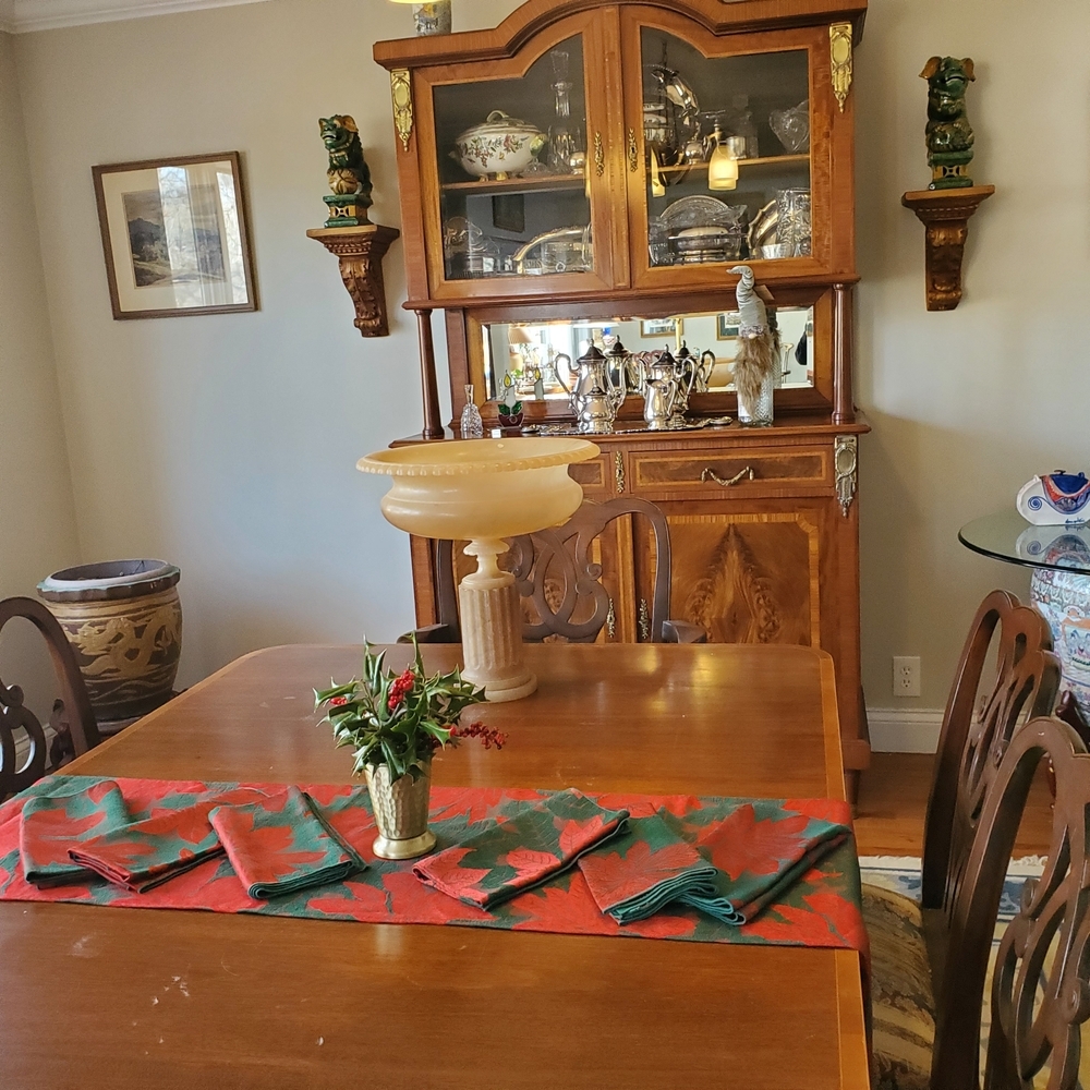 Elegant Red & Green Poinsettia Table Runner with 6 Matching Napkins